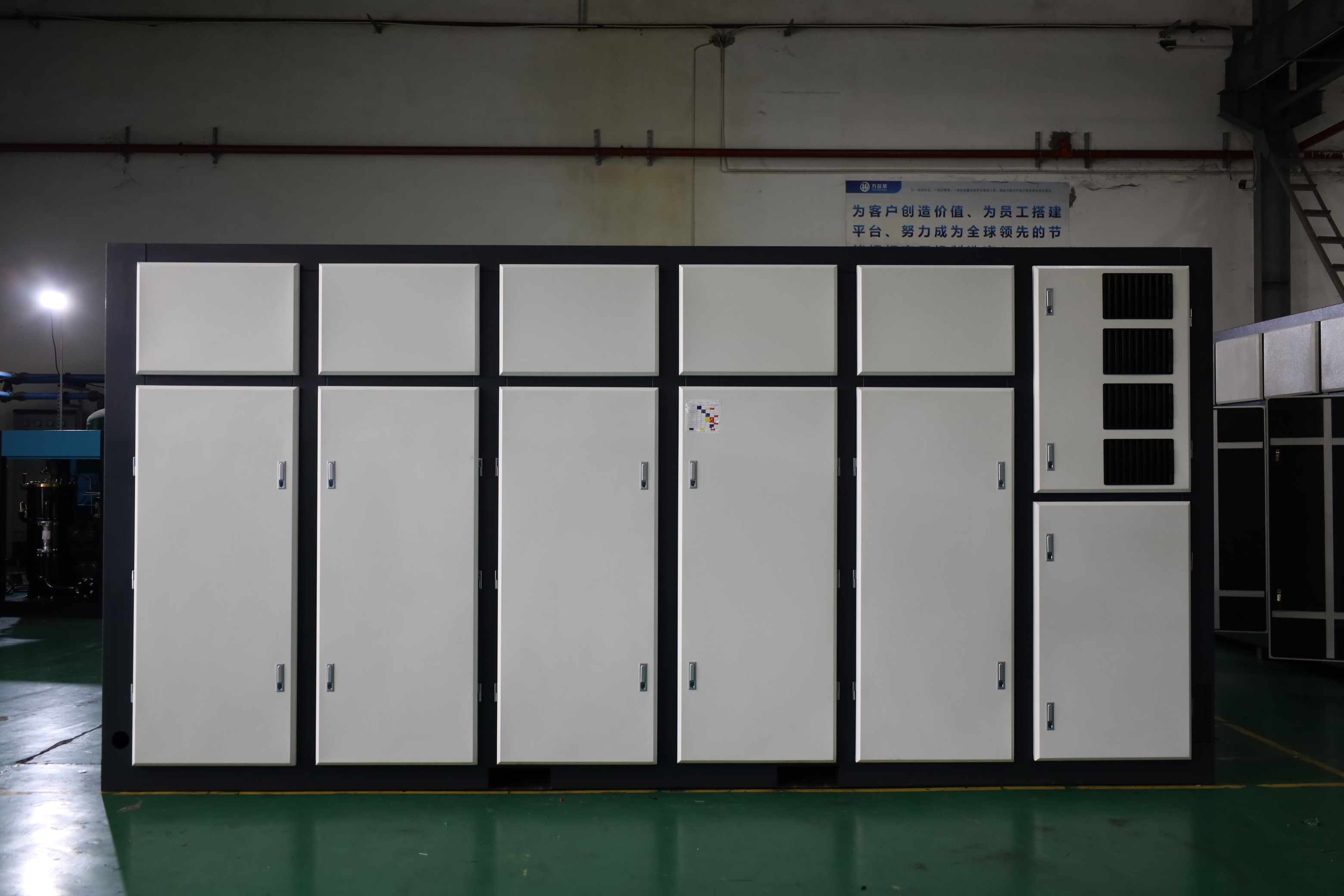 250kw3.5Bar/77m³/min Two Stage Screw Air Compressor High Quality Low Pressure Shipped To India.