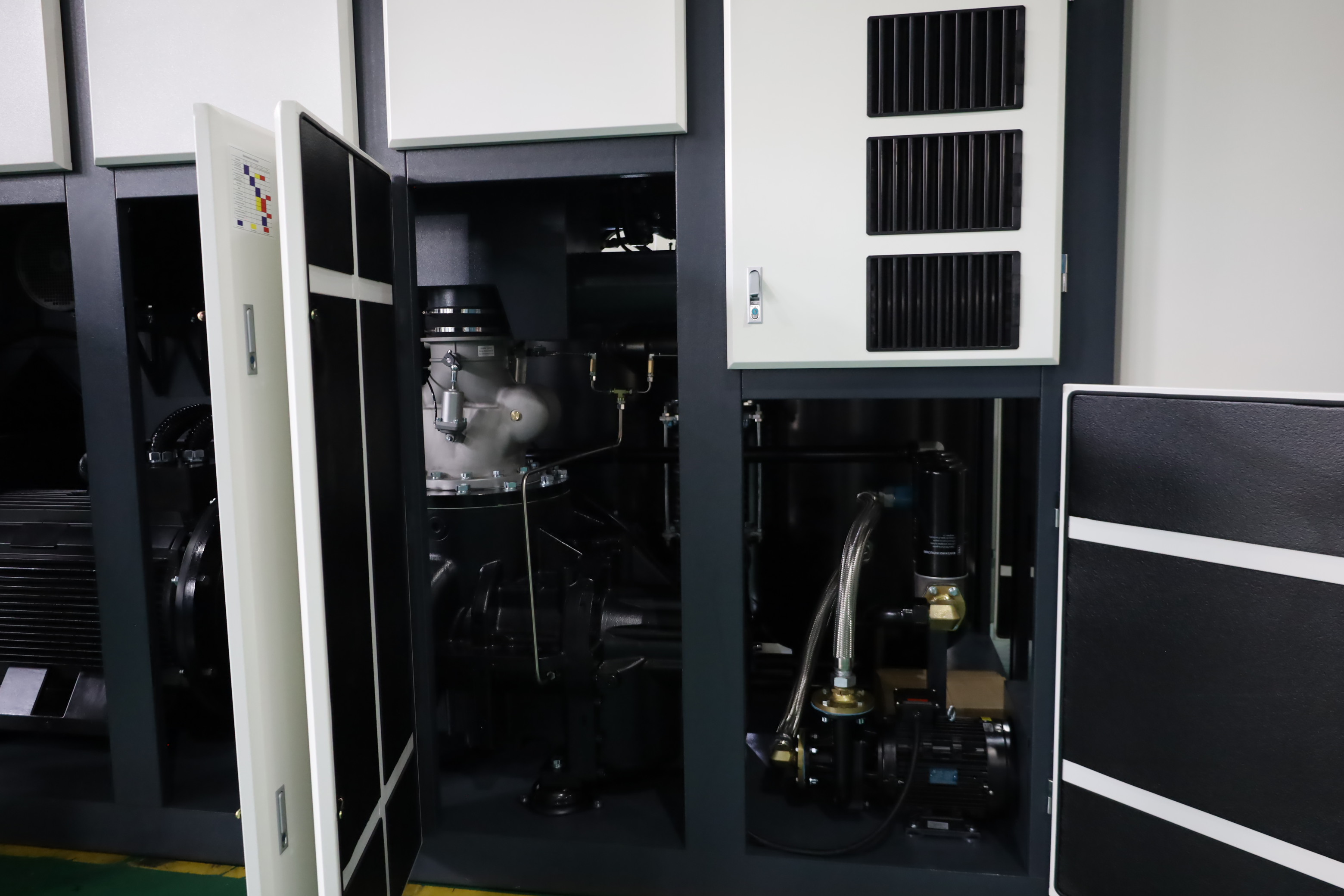 250kw3.5Bar/77m³/min Two Stage Screw Air Compressor High Quality Low Pressure Shipped To India.